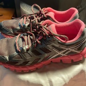 ASICS gel-lytes running shoes.  Size 8